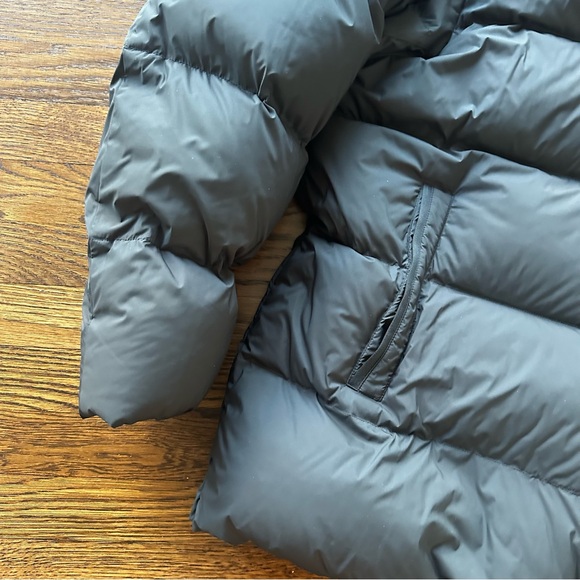 Uniqlo Men’s XL Powder Soft Down Puffer Jacket Black Hooded Like New - Picture 8 of 17